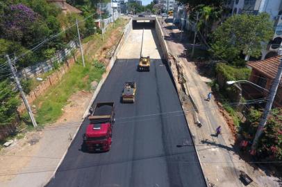 Obra na passage de nível da Rua Cristóvão Colombo