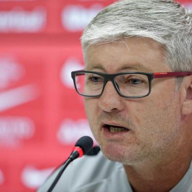 PORTO ALEGRE, RS, BRASIL, 04-03-2019: O técnico do Inter, Odair Hellmann, durante coletiva antes de viajar com o time para o Chile para jogo da Libertadores. (Foto: Mateus Bruxel / Agência RBS)