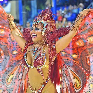  A member of the Salgueiro samba school performs during the first night of Rios Carnival at the Sambadrome in Rio de Janeiro, Brazil, early on March 4, 2019. (Photo by CARL DE SOUZA / CDS / AFP)Editoria: ACELocal: Rio de JaneiroIndexador: CARL DE SOUZASecao: culture (general)Fonte: CDSFotógrafo: STF