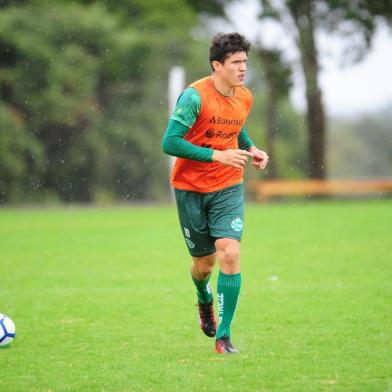  CAXIAS DO SUL, RS, BRASIL, 25/02/2019. Treino do Juventude que se prepara para segundo jogo na Copa do Brasil 2019. Na foto, zagueiro Victor Sallinas. (Porthus Junior/Agência RBS)