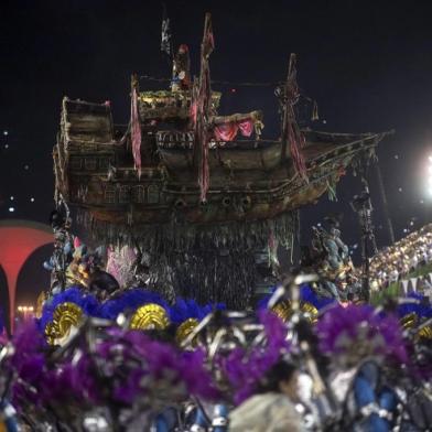  Members of the Viradouro samba school perform during the first night of Rios Carnival at the Sambadrome in Rio de Janeiro, Brazil, on March 3, 2019. (Photo by Mauro Pimentel / AFP)Editoria: ACELocal: Rio de JaneiroIndexador: MAURO PIMENTELSecao: culture (general)Fonte: AFPFotógrafo: STF