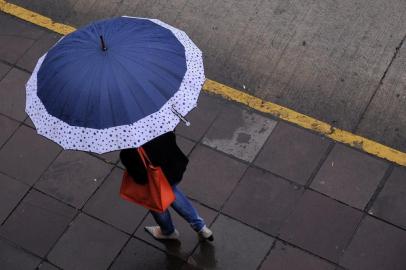  CAXIAS DO SUL, RS, BRASIL, 25/02/2019 - Segunda feira em Caxias teve chuva e queda de temperatura. A tarde, os termômetros marcaram 15 garaus. (Marcelo Casagrande/Agência RBS)