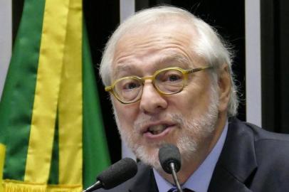  PlenÃ¡rio do Senado durante sessÃ£o solene do Congresso Nacional para homenagear o centenÃ¡rio do nascimento do economista, diplomata e polÃ­tico Roberto Campos.Roberto Campos contribuiu com iniciativas importantes para o Brasil, ajudando a criar o atual Banco Nacional de Desenvolvimento EconÃ´mico e Social (BNDES), o Banco Central e o Fundo de Garantia do Tempo de ServiÃ§o (FGTS).Em discurso, diretor do Instituto de Pesquisa de relaÃ§Ãµes Internacionais da FundaÃ§Ã£o Alexandre de GusmÃ£o do MinistÃ©rio das RelaÃ§Ãµes Exteriores, Paulo Roberto de Almeida. Foto: Roque de Sá/Agência SenadoLocal: BrasÃ­liaIndexador: Roque de SÃ¡Fonte: AgÃªncia SenadoFotógrafo: s