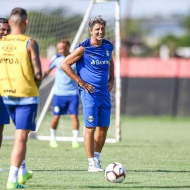 RS - FUTEBOL/TREINO GREMIO  - ESPORTES - Jogadores do Gremio realizam treinamento no CT do Newells Old Boys, em Rosario, na preparacao para a estreia na Libertadores 2018. FOTO: LUCAS UEBEL/GREMIO FBPA