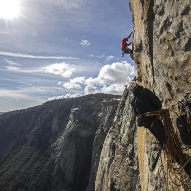 O documentário da National Geographic FREE SOLO, foi o grande vencedor do OSCAR na categoria de MelhorDocumentário, em evento realizado na noite deste domingo em Los Angeles, Califórinia (EUA).