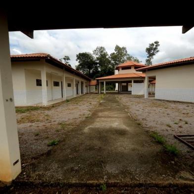  DOIS LAJEADOS, RS, BRASIL, 28/02/2019Escola municipal de Dois Lajeados está pronta há dois anos e nunca recebeu nenhum estudante. Prédio foi erguido com dinheiro federal e já está depredado.(Lucas Amorelli/Agência RBS)