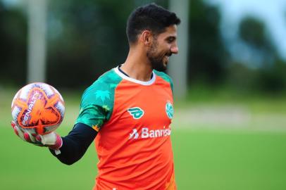  CAXIAS DO SUL, RS, BRASIL, 06/03/2019. Treino do Juventude. O Ju encara o Caxias pelo clássico Ca-Ju no próximo sábado. A partida é válido pelo Campeonato Gaúcho 2019. Na foto, goleiro Marcelo Carné. (Porthus Junior/Agência RBS)Indexador: Felipe Nyland                   