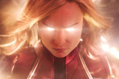 Brie Larson como a Capitã Marvel no filme de mesmo nome, primeiro longa-metragem da Marvel protagonizado por uma heroína.