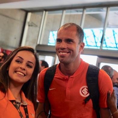 Marcelo Lomba no desembarque do Inter em Porto Alegre