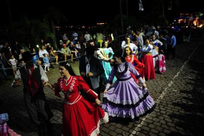  CAXIAS DO SUL, RS, BRASIL, 07/03/2019. 32ª Festa Nacional da Uva - último desfile artístico da Festa da Uva 2019 realizado nos pavilhões da Festuva. (Porthus Junior/Agência RBS)