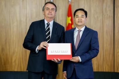 (BrasÃ­lia - DF, 08/03/2019 ) Presidente da República, Jair Bolsonaro com o Embaixador da China, Yank Wanming.                                  Foto: Alan Santos/PR