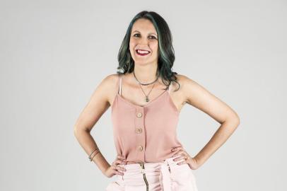  PORTO ALEGRE, RS, BRASIL, 08-02-2019: A cientista, pesquisadora e professora Pamela Carpes posa no estúdio. Ela é homenageada no Prêmio Donna Mulheres que Inspiram 2019. (Foto: Mateus Bruxel / Agência RBS)