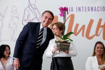 (BrasÃ­lia - DF, 08/03/2019) Presidente da RepÃºblica, Jair Bolsonaro e a primeira-dama Michelle Bolsonaro entregam homenagem Ã  Ministra de Estado da Agricultura, Teresa Cristina da Costa Dias.Foto: Carolina Antunes/PR