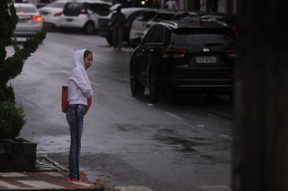  CAXIAS DO SUL, RS, BRASIL, 25/02/2019 - Segunda feira em Caxias teve chuva e queda de temperatura. A tarde, os termômetros marcaram 15 garaus. (Marcelo Casagrande/Agência RBS)