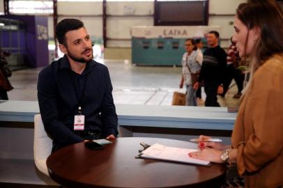  CAXIAS DO SUL, RS, BRASIL (25/02/2019)Nostrali, empresa de asesoría jurídica para obter cidadania Italiana nos pavilhoes da Festa da Uva. Na foto, Ronaldo Fávero e Fernanda Manzini. (Antonio Valiente/Agência RBS)