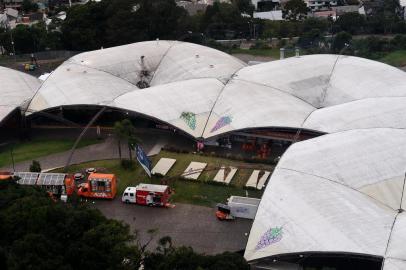 CAXIAS DO SUL, RS, BRASIL (06/03/2019)Um helicóptero realiza, a partir dos Pavilhões, voos panorâmicos sobre o Parque de Eventos. A empresa Tri táxi Aéreo também oferece a possiblidade de visitar vinícolas da região como a vinícola Luiz Argenta e conehcer um pouco mais sobre a produção de vinho na Serra. (Antonio Valiente/Agência RBS)