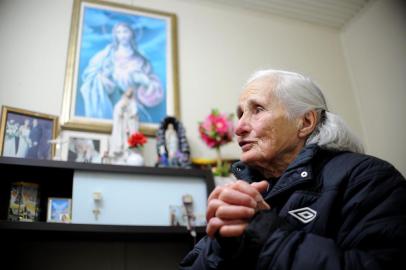  CAXIAS DO SUL, RS, BRASIL 15/06/2016Dona Ivone Mazzochi Bachi, mãe de Tite, comemora a ida do filho para a Seleção Brasileira. (Felipe Nyland/Agência RBS)