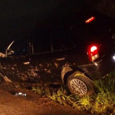 Colisão após saída de pista no km 141 da rsc 453, bairro Santa Fé