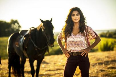  ***Clique exclusivo de Sinal Aberto, Flávia Requião, Maria da Paz (Juliana Paes) em A Dona do Pedação. **Foto em Esperança do Sul.**