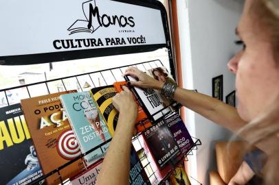  SANTA CRUZ DO SUL, RS, BRASIL, 27/02/2019: Braulio Vogt e Cristine Dahmer comandam a Iluminura Cafeteria e Livraria. Reportagem sobre como sobrevivem as livrarias do interior (FOTOGRAFO: CARLOS MACEDO / AGENCIA RBS)Indexador: Carlos Macedo