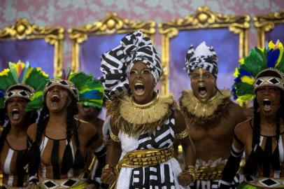Members of Mangueira samba school perform during the second night of Rios Carnival parade at the Sambadrome in Rio de Janeiro, Brazil on March 5, 2019. (Photo by Mauro Pimentel / AFP)