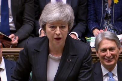  A video grab from footage broadcast by the UK Parliament's Parliamentary Recording Unit (PRU) shows Britain's Prime Minister Theresa May as she speaks during the weekly Prime Minister's Questions (PMQs) in the House of Commons in London on March 6, 2019. (Photo by - / PRU / AFP) / RESTRICTED TO EDITORIAL USE - MANDATORY CREDIT " AFP PHOTO / PRU " - NO USE FOR ENTERTAINMENT, SATIRICAL, MARKETING OR ADVERTISING CAMPAIGNSEditoria: POLLocal: LondonIndexador: -Secao: politics (general)Fonte: PRUFotógrafo: STR