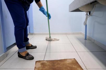  CAXIAS DO SUL, RS, BRASIL (11/03/2019)Escola Laurindo Luiz Formolo está sem serviço de limpeza. (Antonio Valiente/Agência RBS)