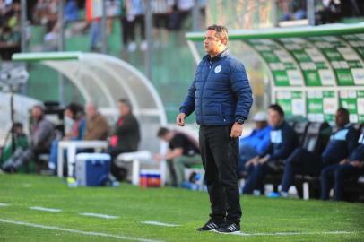 CAXIAS DO SUL,RS, BRASIL, 08/09/2018. Juventude x São Bento, jogo válido pela 26ª rodada da Série B do Campeonato Brasileiro e realizado no estádio Alfredo Jaconi. Na foto, técnico do São Bento, Marquinhos Santos. (Porthus Junior/Agência RBS)