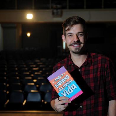  CAXIAS DO SUL, RS, BRASIL 11/03/2019Pedro Guerra, que nesta semana lança livro e peça de teatro. (Felipe Nyland/Agência RBS)