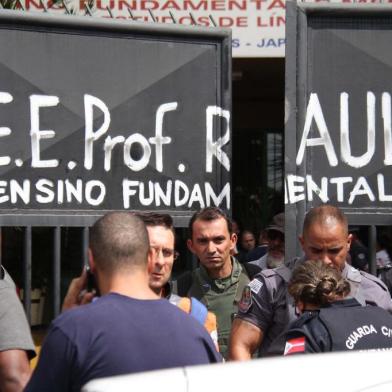 Adolescentes atiram dentro de escola em Suzano e matam 6 pessoas.SUZANO,SP,13.03.2019:TIROS-ESCOLA-MORTOS-SUZANO - Adolescentes atiram dentro da Escola Estadual Raul Brasil, de Suzano (SP), e matam 6 pessoas, na manhã desta quarta-feira (13). Os adolescentes cometeram suicídio em seguida. Cinco das vítimas eram estudantes, outra era funcionário da escola. . (Foto: Mauricio Sumiya/Futura Press/Folhapress)