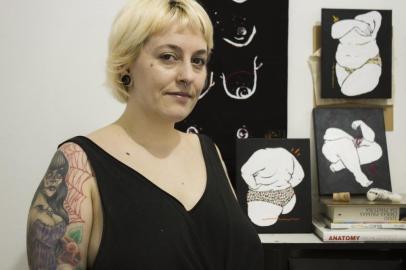 Exposição Sharisy Pezzi, que abre nesta semana em Caxias do Sul, aborda o corpo feminino em telas e bordados