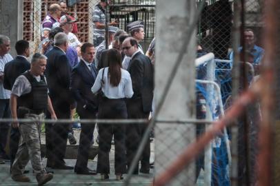 Atiradores invadem escola em Suzano (SP) e deixam mortos e feridosSP - ATAQUE/ESCOLA/TIROS/SP/SUZANO - GERAL - O governador de São Paulo, João Doria   (PSDB)(c), fala aos jornalistas após   tiroteio ocorrido na Escola Estadual   Raul Brasil de Suzano, na Rua Otávio   Miguel da Silva, em Suzano, na Grande   São Paulo, nesta quarta-feira, 13.   Segundo a polícia, dois adolescentes   encapuzados mataram a tiros pelo menos   oito pessoas dentro da escola e   cometeram suicídio em seguida. Outras   15 pessoas ficaram feridas. A   instituição foi isolada pela polícia.    13/03/2019 - Foto: FELIPE RAU/ESTADÃO CONTEÚDOEditoria: GERALLocal: SÃO PAULOIndexador: FELIPE RAUFotógrafo: ESTADÃO CONTEÚDO