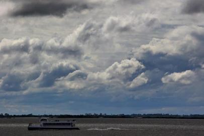  POERO ALEGRE - BRASIL - Clima em Porto Alegre (FOTO: LAURO ALVES)