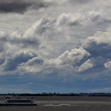  POERO ALEGRE - BRASIL - Clima em Porto Alegre (FOTO: LAURO ALVES)