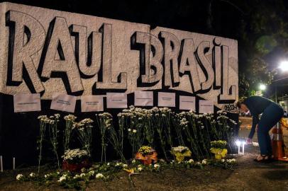 A woman lights a candle at the Raul Brasil public school, following a shooting early today in which ten people died -including the two shooters- and 15 other resulted injured, in Suzano, Sao Paulo metropolitan region, Brazil, on March 13, 2019. - A shooting at a school near Sao Paulo on Wednesday left eight people dead, state military police said, before the two shooters turned their weapons on themselves. Far right President Jair Bolsonaro passed a law allowing people to carry arms soon after assuming power in January, delivering on a campaign promise. (Photo by NELSON ALMEIDA / AFP)