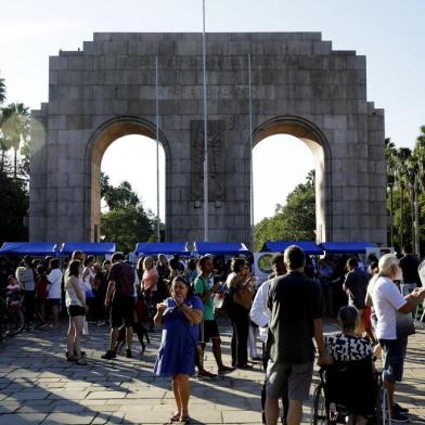  PORTO ALEGRE, RS, BRASIL, 07-04-2018. A Virada Sustentável é um movimento de mobilização para a sustentabilidade que organiza o maior festival sobre o tema no Brasil. Começou em 2011 em São Paulo e já realizou edições nas cidades do Rio de Janeiro, Porto Alegre, Salvador e Manaus, entre outras. Disco Xepa é organizado pelo grupo Slow Food Sul que promove a redução do desperdício dos alimentos. Foi coletados Xepa das Feiras Orgânicas de Porto Alegre, que não possuíam mais valor comercial, seja pela sua estética ou maturação avançada. (FOTO: ANDERSON FETTER/AGÊNCIA RBS)