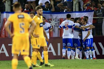  Chiles Universidad Catolica players celebrate after scoring a goal against Argentinas Rosario Central during a Copa Libertadores football match at the San Carlos de Apoquindo stadium in Santiago, on March 13, 2019. (Photo by MARTIN BERNETTI / AFP)Editoria: SPOLocal: SantiagoIndexador: MARTIN BERNETTISecao: soccerFonte: AFPFotógrafo: STF