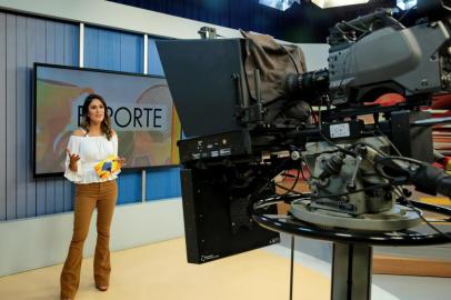  PORTO ALEGRE, RS, BRASIL, 11/03/2019- Kelly Costa assume nova missão como apresentadora de esportes do Bom Dia Rio Grande. (FOTOGRAFO: FERNANDO GOMES / AGENCIA RBS)