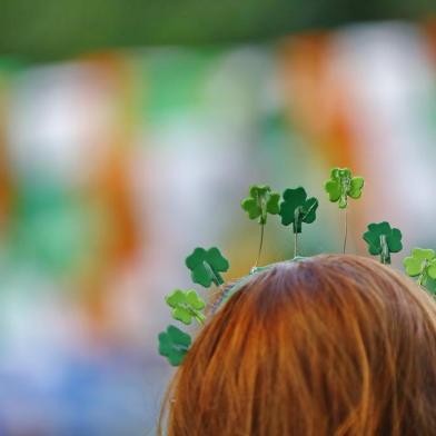 PORTO ALEGRE, RS, BRASIL, 17/03/2017: Milhares de pessoas lotam a Rua Padre Chagas no Saint Patricks Day. (Foto: Isadora Neumann/ Agência RBS)