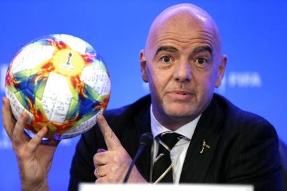 FIFA Council meeting to discuss expanding 2022 World Cup to 48 teamsFIFA President Gianni Infantino addresses the media during a press conference following the FIFA Council Meetings in Miami, Florida, on March 15, 2019. - Video assistant referee (VAR) will be used at this years womens World Cup, FIFA confirmed on March 15. VAR, which made its debut at the 2018 World Cup in Russia, will now be deployed for the womens tournament which kicks off in June in France. The decision was confirmed at a meeting of FIFAs Council in Miami. (Photo by RHONA WISE / AFP)Editoria: SPOLocal: Miami BeachIndexador: RHONA WISESecao: soccerFonte: AFPFotógrafo: STR