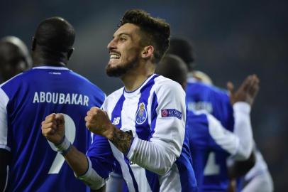 Porto's Brazilian defender Alex Telles celebrates after scoring a goal during their UEFA Champions League group G football match FC Porto vs Monaco at the Dragao stadium in Porto, on December 6, 2017. / AFP PHOTO / MIGUEL RIOPA