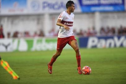 O atacante Guilherme Parede, do Inter, em jogo contra o São Luiz em Ijuí, válido pelo Gauchão.