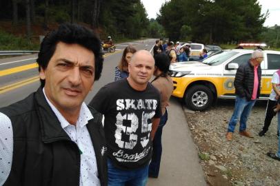 Vereador Arlindo Bandeira durante manifestação pela reomtada das obras de reformulação no trevo de FAzenda Souza, na Rota do Sol.