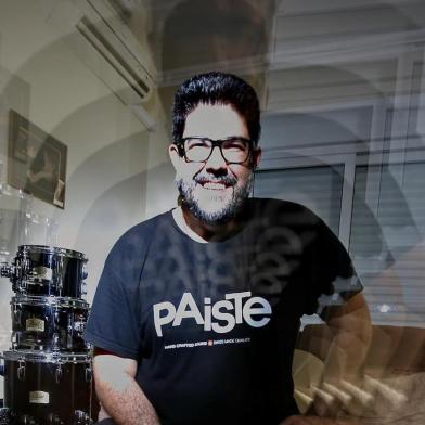  PORTO ALEGRE - BRASIL - Perfil do baterista gaúcho Kiko Freitas. (FOTO: LAURO ALVES)