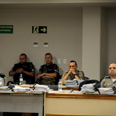  CAXIAS DO SUL, RS, BRASIL, 19/03/2019Julgamento dos soldados da Brigada Militar Emerson Luciano Tomazoni, Gabriel Modesti Ceconi e Devilson Enedir Soares.O crime ocorreu na madrugada do dia 04/02/2016, quando Lucas, à época com 19 anos, e dois amigos ¿ Felipe Veiga e Tiago Sgnor, ambos com 22 anos naquela data ¿ desobedeceram uma ordem de parada dos policiais e seguiu-se uma perseguição por ruas centrais de Caxias. Na altura da perimetral Bruno Segala, Cousandier foi atingido com um tiro na cabeça e morreu no dia seguinte no hospital. (Lucas Amorelli/Agência RBS)