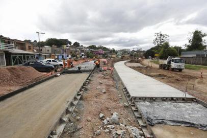 PORTO ALEGRE, RS, BRASIL, 19-03-2019: Avenida Tronco. Obras não concluídas da Copa de 2014. (Foto: Mateus Bruxel / Agência RBS)