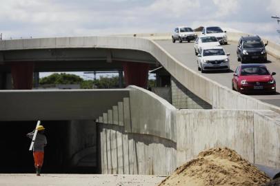 PORTO ALEGRE, RS, BRASIL, 19-03-2019: Trincheira da Ceará. Obras não concluídas da Copa de 2014. (Foto: Mateus Bruxel / Agência RBS)