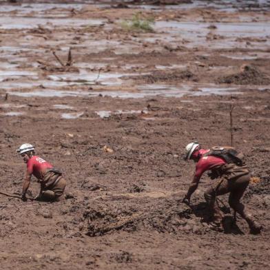  BRUMADINHO, MG, BRASIL - 2019.01.28 - Operação de buscas pelos bombeiros no Parque das Cachoeiras, em Brumadinho (Foto: ANDRÉ ÁVILA/ Agência RBS)Indexador: Andre Avila--------A barragem 1 do complexo Mina do Feijão, da mineradora Vale, na região do Córrego do Feijão,  rompeu sexta-feira 25/01/2019, em Brumadinho, Região Metropolitana de Belo Horizonte. As fotos mostram os estragos causados pela invasão  dos rejeitos de minério, lama, na região.----