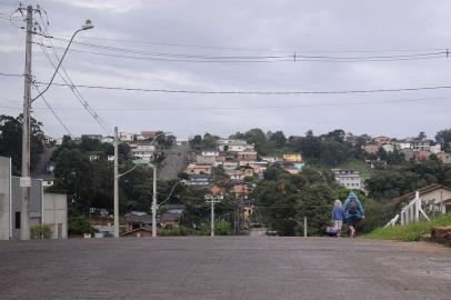  CAXIAS DO SUL, RS, BRASIL, 18/03/2019 - Um ano após a morte da menina Naiara, reportagem refaz o trajeto que a menina fez sozinha naquele trágico dia, para constatar se ainda tem crianças indo sozinhas para escola. (Marcelo Casagrande/Agência RBS)