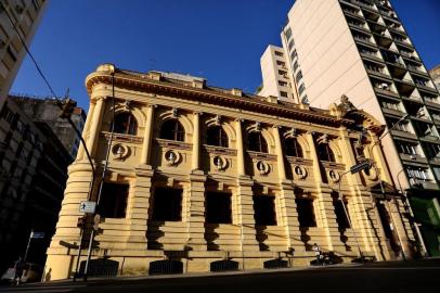  PORTO ALEGRE, RS, BRASIL, 10-12-2015 : Após meses fechada para o público, a Biblioteca Pública do Rio Grande do Sul reabre suas portas na próxima terça-feira (15/12) e acaba de receber de volta seu acervo, que estava na Casa de Cultura Mario Quintana.(Foto: BRUNO ALENCASTRO/Agência RBS, Editoria Segundo Caderno)